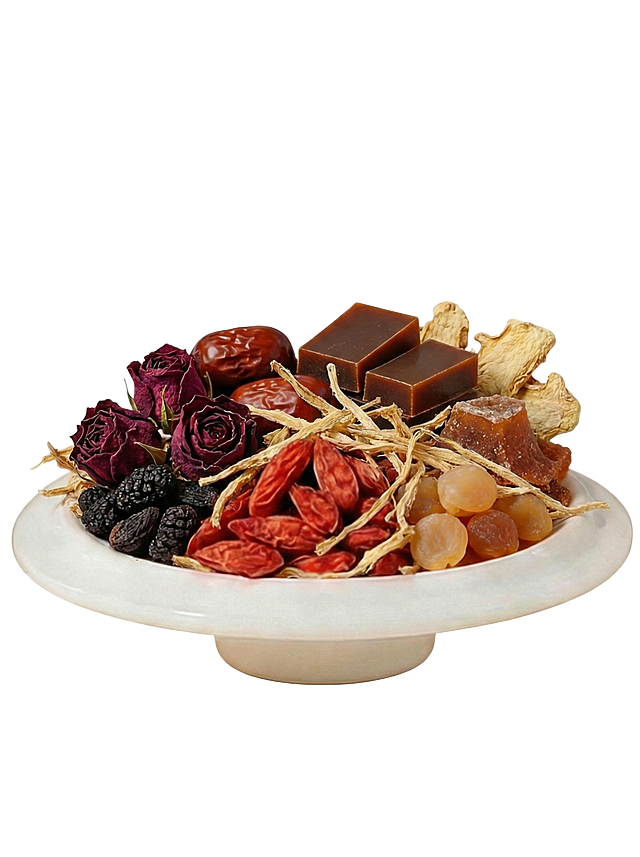 在碗中的食材里添加真实的干姜丝，融合自然不突兀