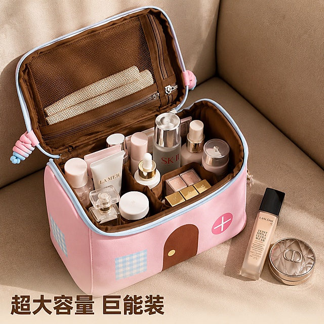 「图片1」「图片1」「图片1」，生成一套主图（5张），商品名称是抽拉绳化妆包，卖点是巨能装，颜值高，ins风，方便携带，适配抖音平台，主图比例为1:1