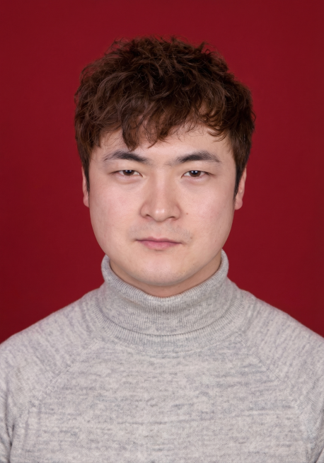 修复还原这张证件照，提升画质到清晰的照相机质感，去除画面颗粒和杂点，保留原有红色背景和人物构图预览效果