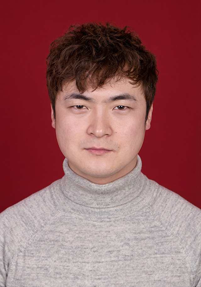 修复还原这张证件照，提升画质到清晰的照相机质感，去除画面颗粒和杂点，保留原有红色背景和人物构图