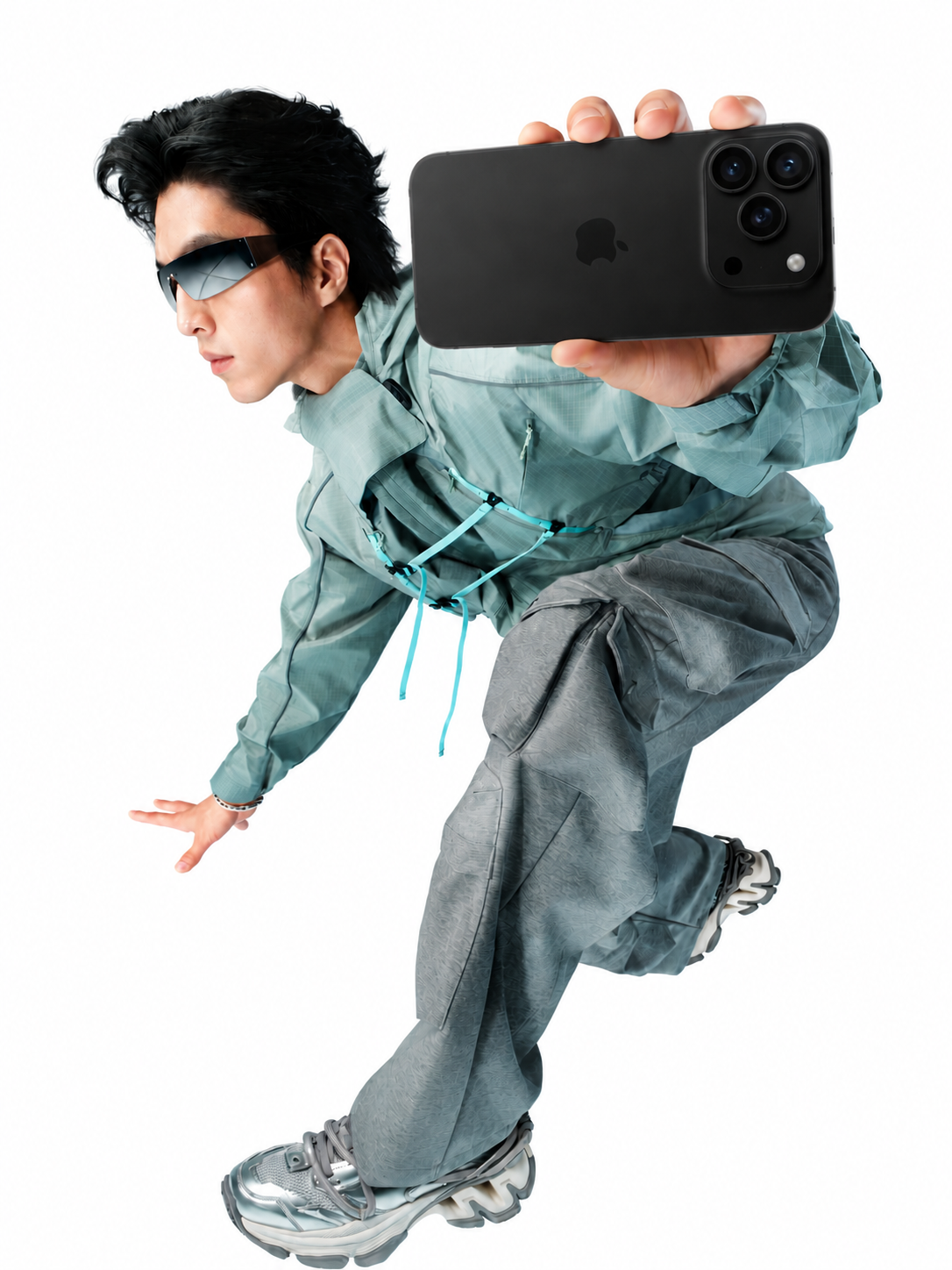 图生图编辑：将人物、手部和手中黑色 iPhone 18 Pro… - 图片创意预览