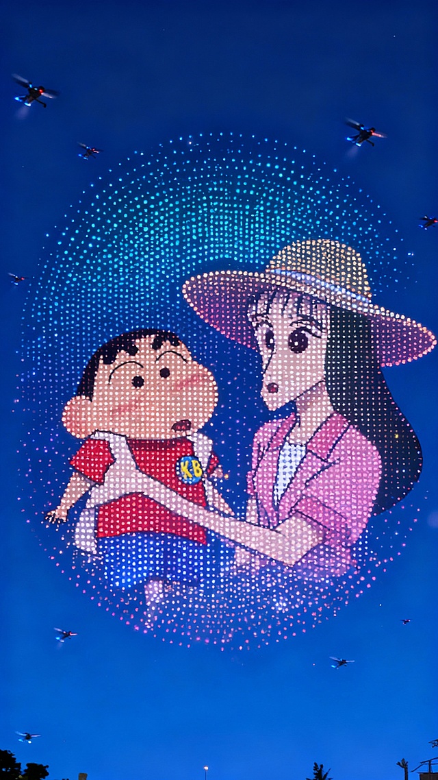 梦幻粒子构成的动漫风画面，蜡笔小新与妈妈在夜空闪耀，无人机环绕，温馨可爱，充满虚拟现实趣味感。