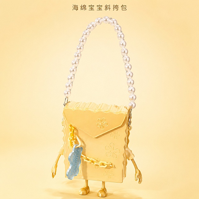 使用商品详情页技能根据商品图「图片1」「图片1」生成详情页，参考图为，商品名称为海绵宝宝背包，卖点为波浪花边外壳 + 四肢小手小脚，正面浮雕小花纹路，卡通辨识度拉满，可爱吸睛。，适配平台为淘宝/天猫，图片比例为3:4，需求屏数为3张，再生成2张1:1的产品封面图
