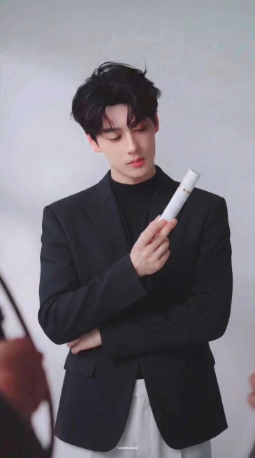 加一个黑色夹克预览效果