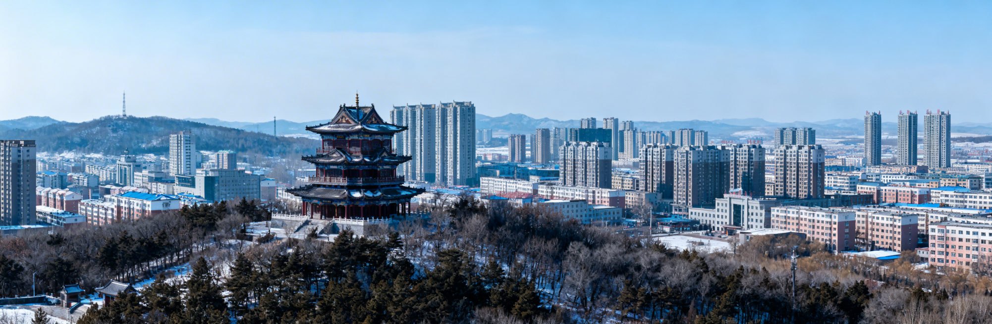 辽宁铁岭银州区城市风光，银冈书院远景，城市地标风景摄影，写实清晰照片预览效果