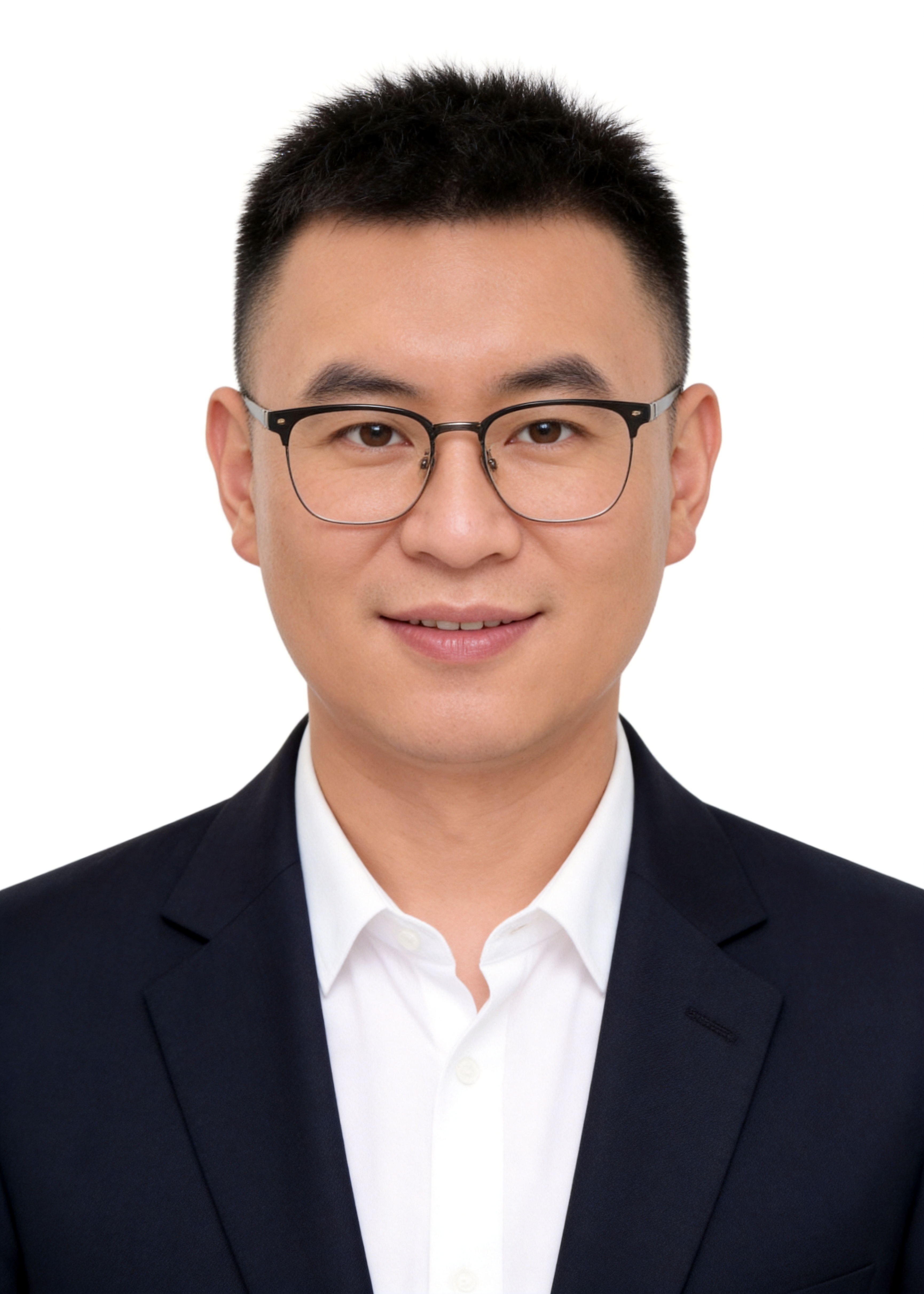 保留第一张图中人物发型、脸型、年龄特征生成标准样式纯正面证件照… - 图片创意预览