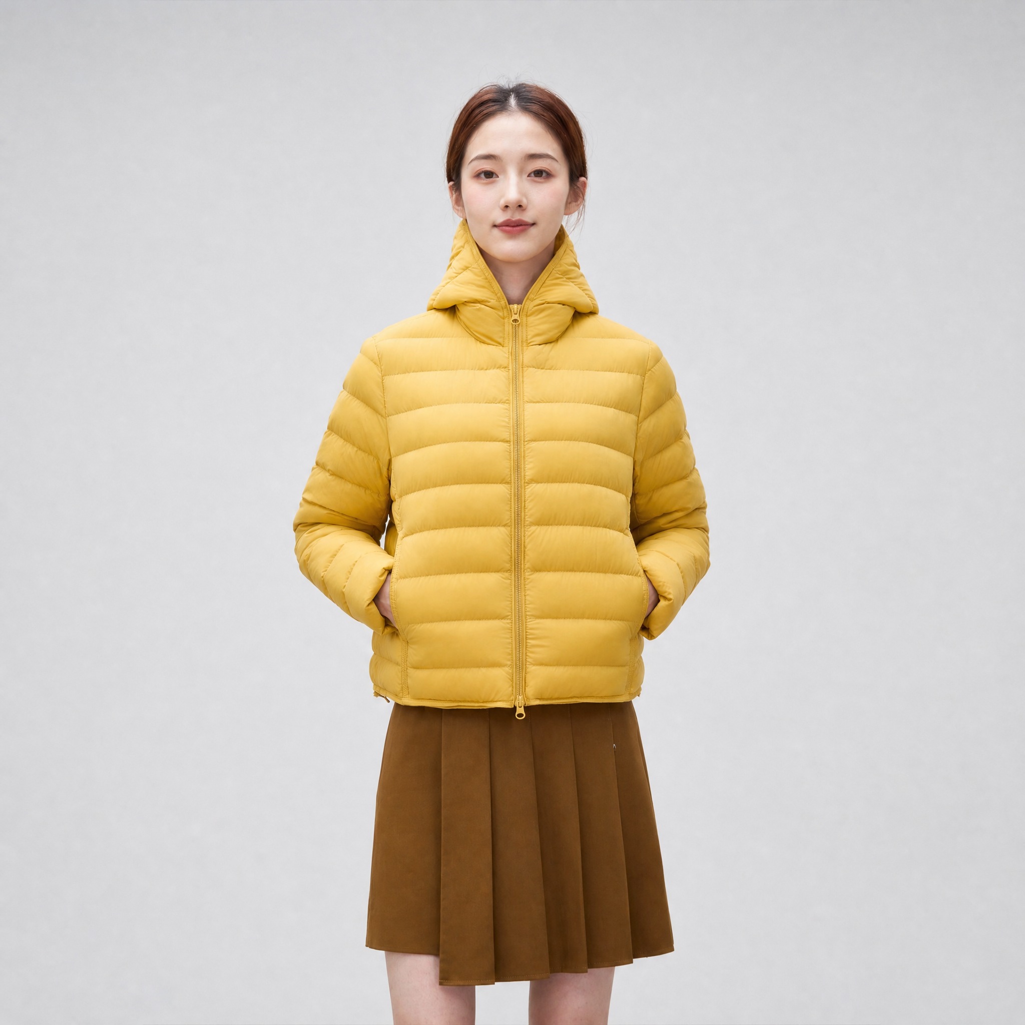 商业服装棚拍图，保留原图女生模特、人物姿势、穿搭完全不变。只优… - 图片创意预览