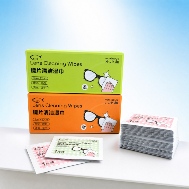 把参考图中的产品去除原背景，然后把产品精修。（保持物品原有材质不变）再把精修后的产品融入到场景中。场景要求：整体放置在一个平行的白色台面边缘上，微仰视角度，高饱和淡蓝色到白色渐变背景。。要求保持主体物预览效果