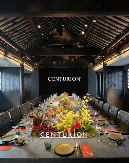 图1中红色背景板替换成图2中黑色带centurion文字的背景板。预览效果