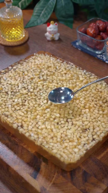 去除图片中的所有文字，保持原构图和美食场景风格不变预览效果