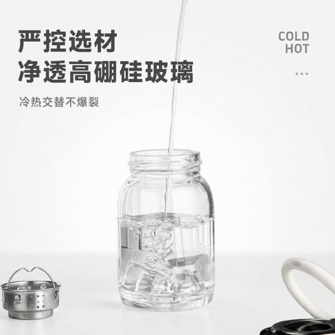 将原图中的木质桌面和背景替换为纯白色极简背景，保留玻璃杯、冰块、水流、不锈钢茶漏等主体元素不变，光线柔和均匀，突出产品通透质感，整体风格干净高级，大小不超过3M。预览效果