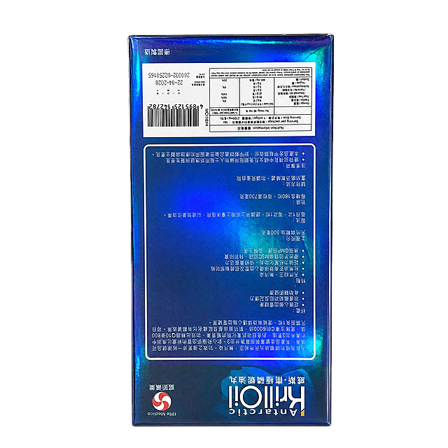产品精修，南极磷虾油外盒纸盒置于纯白背景上，专业商业棚拍光，5500K标准中性白光，柔和均匀布光，轮廓光，体积光，曝光正确，真实立体感，光线柔和，接地处保留干净浅淡的自然接触阴影，主体居中，商品完整入画不裁切，商品外轮廓视觉体量约画面60%-80%，四边均匀留白，极致超清画质，细节清晰锐利，商业级实拍质感，3D渲染还原色泽，提升质感，清晰文字，提升商品表面洁净度，清理灰尘、污渍、指纹、油污，修复划痕、磨损、边角压痕和塑封褶皱，翻新为干净商业新品感，基于原图材质恢复纹理、颗粒、高光和工艺细节，避免糊成塑料感，锁定原图商品颜色，颜色以输入图为唯一参考，分段部件颜色边界按原图锁定，还原真实物理色彩，消除灰暗感和偏色，锁定原图商品轮廓、部件位置、标签文字和可见细节，只做精修不重绘结构，不改变产品的角度和细节，禁止更改包装上的文字，禁止畸变，外盒纸盒结构与背面中文功效说明与条形码与原图一致，盒面所有文字、条形码、营养成分表零改写，禁止改变盒型或排版，外盒纸盒镭射银区域：金属镭射质感，保留虹彩反光效果，柔和高光反射，严格保持原图透视，严禁扶正，严禁镜像翻转，比例1:1
