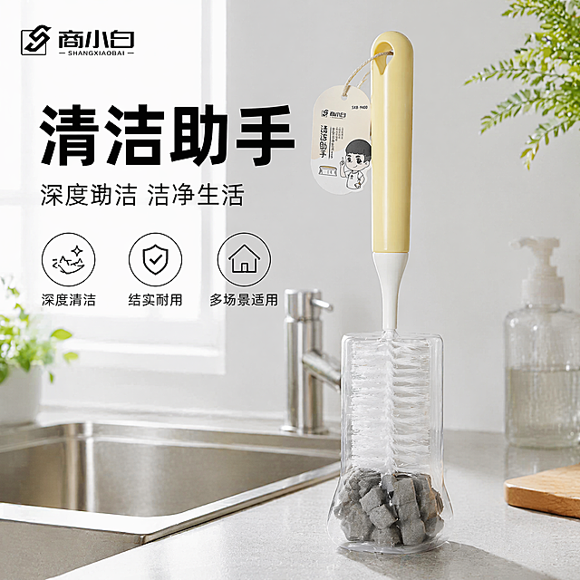 [单张主图] 商小白博雅多功能清洁刷，高级氛围感主图，突出产品实用与干净的厨房使用场景。
[画面主体] 清洁刷居中竖直放置，手柄为米黄色，刷头部分搭配灰色海绵块，保持产品外观、颜色、结构、品牌Logo和文字信息与输入产品图绝对一致，杜绝变形和色差。商品主体占比约50%，左上安全区保留商小白品牌Logo，字形和颜色与原图保持一致。
[构图版式] 采用左文右物场景型版式，左侧大面积留白放置文案，产品放右侧清晰完整展示。
[场景元素] 背景为干净整洁的厨房不锈钢水池旁边，浅灰色台面，自然清新的厨房环境，搭配少许自然绿植点缀，道具简洁不抢主体，突出产品真实使用场景。
[文案版式] 左上留白区域：
大字主文案"清洁助手"，黑色粗体无衬线字体，字体最大；
副文案"深度清洁 洁净生活"，黑色，字号约为标题一半；
下方三个线稿图标卖点：
深度清洁
结实耐用
多场景适用
文字保持清晰可读，不遮挡产品主体。
[光影质感] 自然柔和的厨房窗边日光，主光从左侧斜射，产品形成自然柔和投影，背景轻微虚化，突出产品主体，整体画面干净通透，商业摄影质感，产品清晰真实，画面高级简约。
[配色字体] 主色调为浅灰色和米白色，辅助色提取产品本身的米黄色和白色，整体清爽干净。字体主标题粗体无衬线，卖点小字细体，字重对比清晰。
[比例分辨率] 1:1比例，2048px*2048px，2K分辨率，文字清晰可辨。
[负向提示词] 变形，水印，文字错乱，产品模糊，背景杂乱，主体遮挡，错字伪Logo
