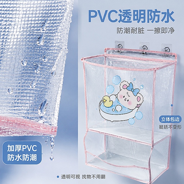 [主图-3] PVC透明防水材质细节特写图
[氛围风格] 品质感 通透高级 细节精致
[画质] 商业微距摄影质感 材质细节清晰 纹理分明 画面干净高级
[元素] 免打孔壁挂双层透明浴室收纳挂袋局部特写 重点展示PVC透明防水材质 产品外观与输入图一致 粉色包边拉直挺括 立体饱满 画面左侧放大展示PVC透明网格材质的微距细节 网格纹理清晰 材质通透有光泽 能看到材质的厚度和质感 水珠滴落在材质表面形成水珠滚落效果 体现防水特性 右侧展示完整产品的侧面视角 能看到包边的立体挺括效果 缝线工整 顶部挂钩细节清晰 小熊卡通印花局部特写 印刷清晰色彩饱满 背景是简洁的浅蓝灰色渐变 营造防水清凉感 保持产品外观物理结构材质质感颜色与输入产品图一致 杜绝任何变形和色差 包边拉直 立体效果 商品主体占比约60% 画面满屏无边框
[光影] 侧逆光打亮PVC材质边缘 形成通透的轮廓光 正面柔光补亮细节 材质表面有细腻的高光反射 水珠晶莹剔透 整体通透明亮 质感高级
[配色] 主色调透明 浅蓝灰 粉色 辅助色白色 清透高级
[视角构图] 左侧微距特写 右侧产品整体 左右分屏构图 视角略微俯视 突出材质细节
[文字版式] 右上主标题PVC透明防水 蓝色大号粗体字体 下方副标题防潮耐脏 一擦即净 灰色中号字体 左侧材质特写区域下方有圆角标注框 蓝底白字写加厚PVC 防水防潮 右侧产品旁有小标注 立体包边 挺括不变形 底部小字透明可视 找物不用翻 现代无衬线字体 文字不遮挡产品主体
[输出要求] 1:1比例 文字清晰锐利 超高清商业摄影质感
[负向提示词] 变形 文字错乱 产品模糊 背景杂乱 水印 电商平台Logo 材质浑浊 包边褶皱
