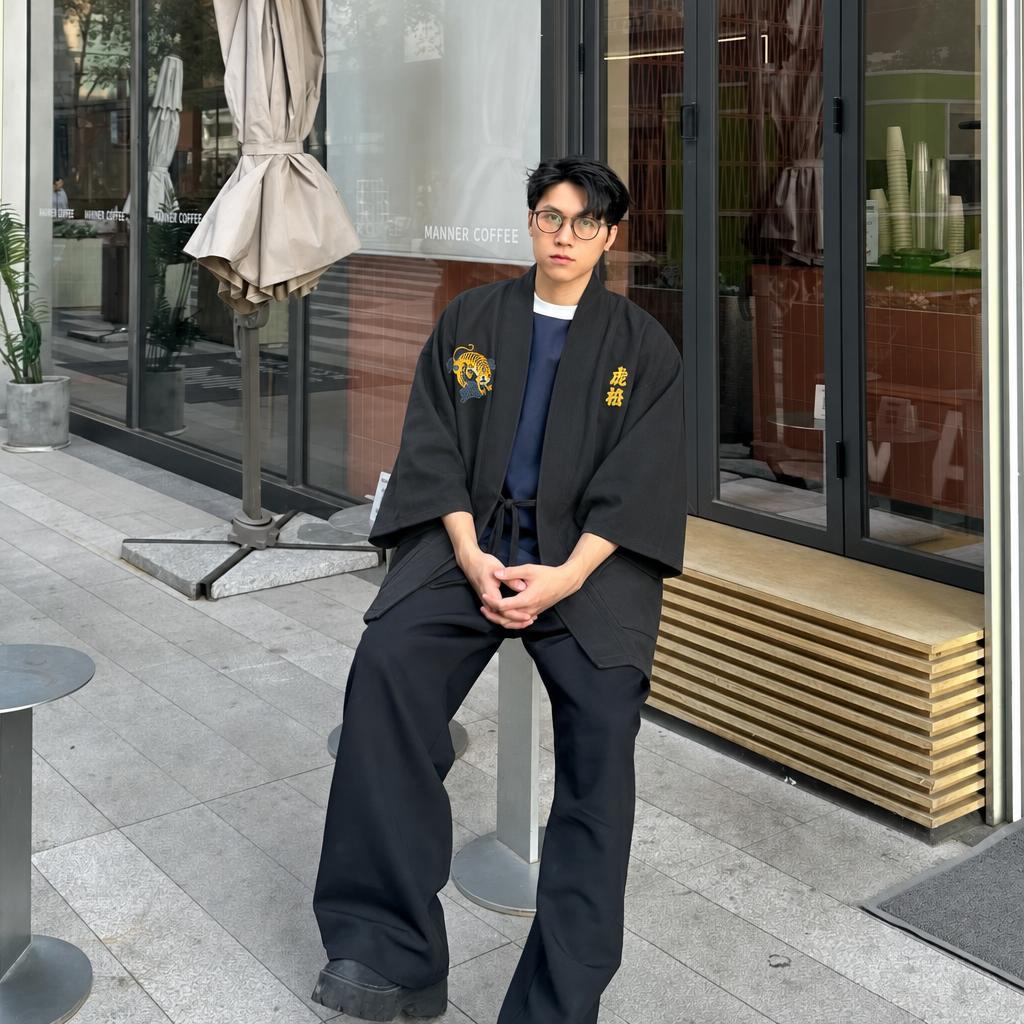 将第一张图中的衣服穿到第二张图的模特身上，保留衣服的所有细节、… - 图片创意预览