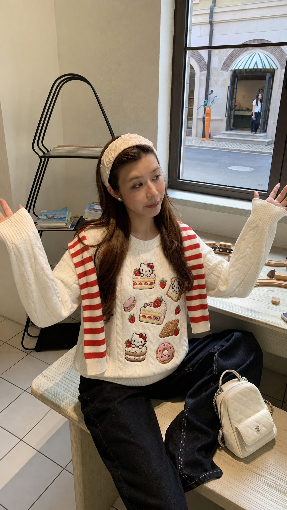 将图6的米白色麻花针织毛衣（带有Hello Kitty、草莓蛋… - 图片创意预览