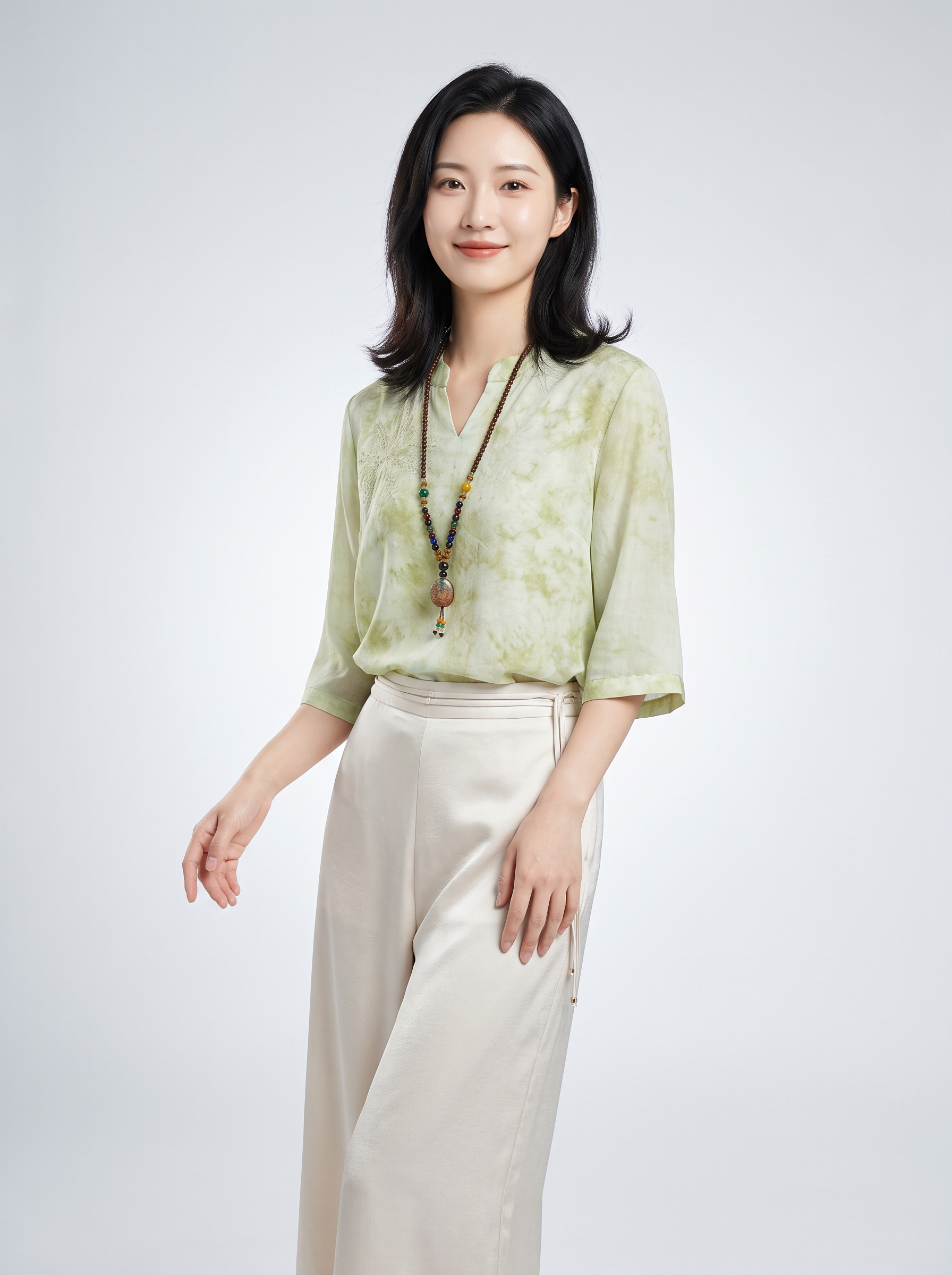 【主体保护指令】请保持参考图 1 中【服装套装（浅绿色晕染印花… - 图片创意预览