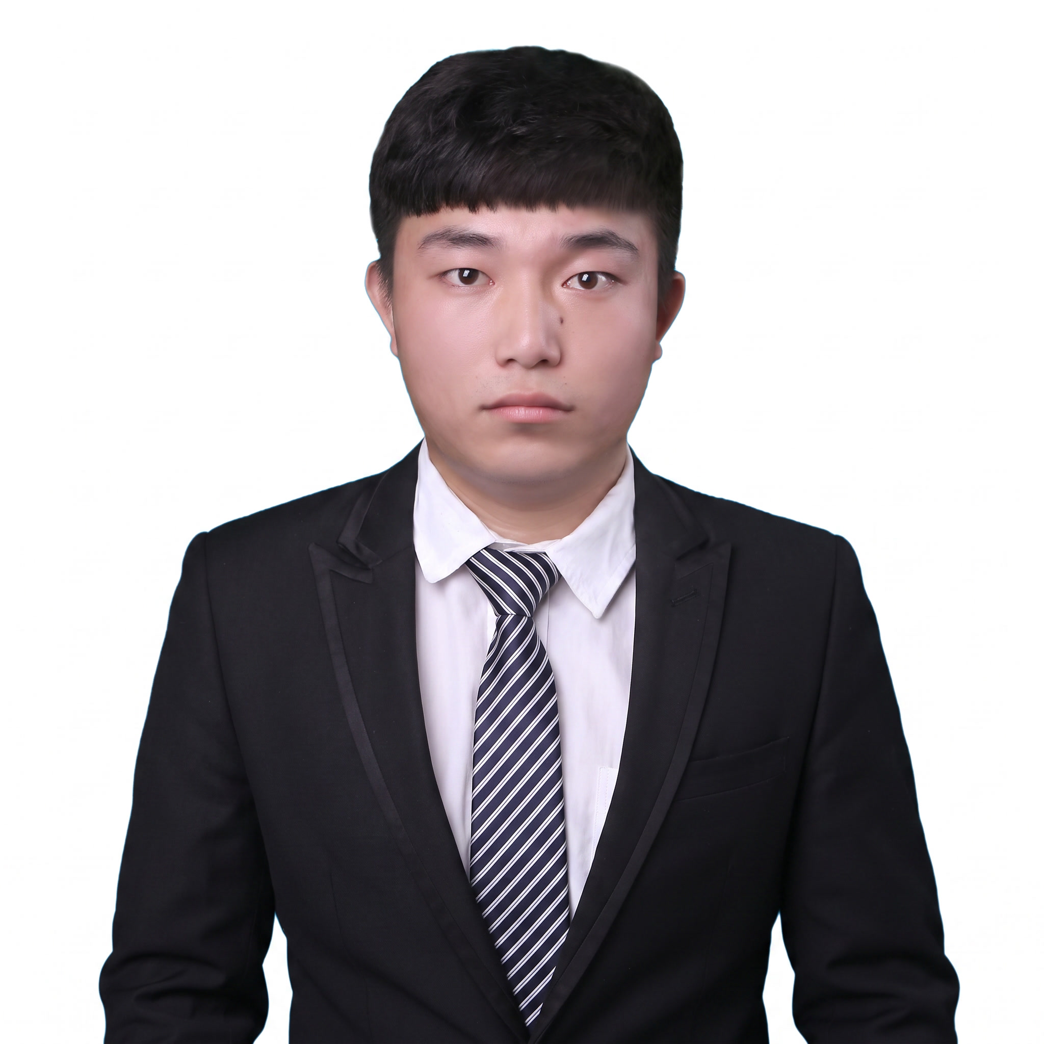 请帮我保持面部表情不变，把肩膀衣服扩充一下，最好能露出袖子 - 图片创意预览