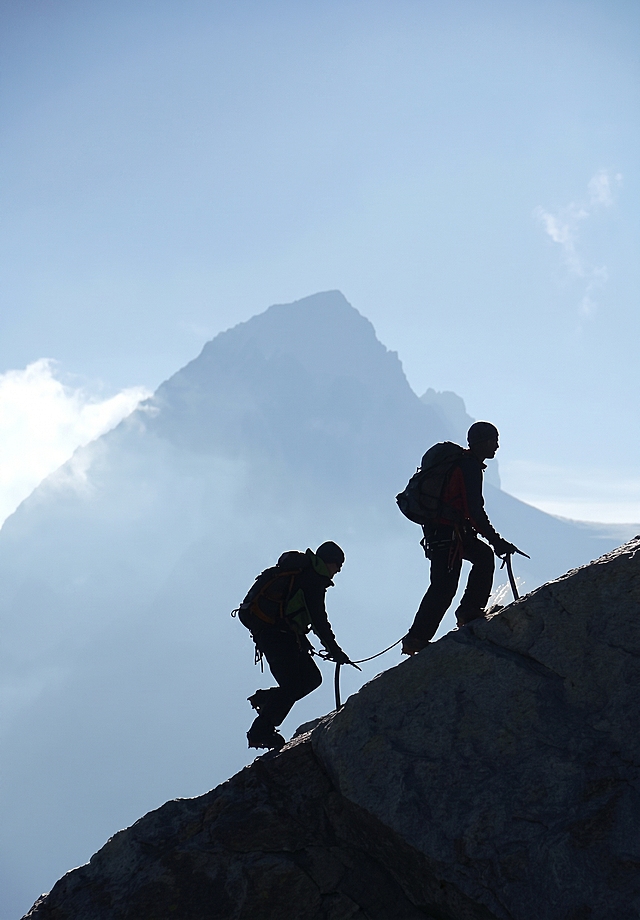 把图片中右下角的文字去掉