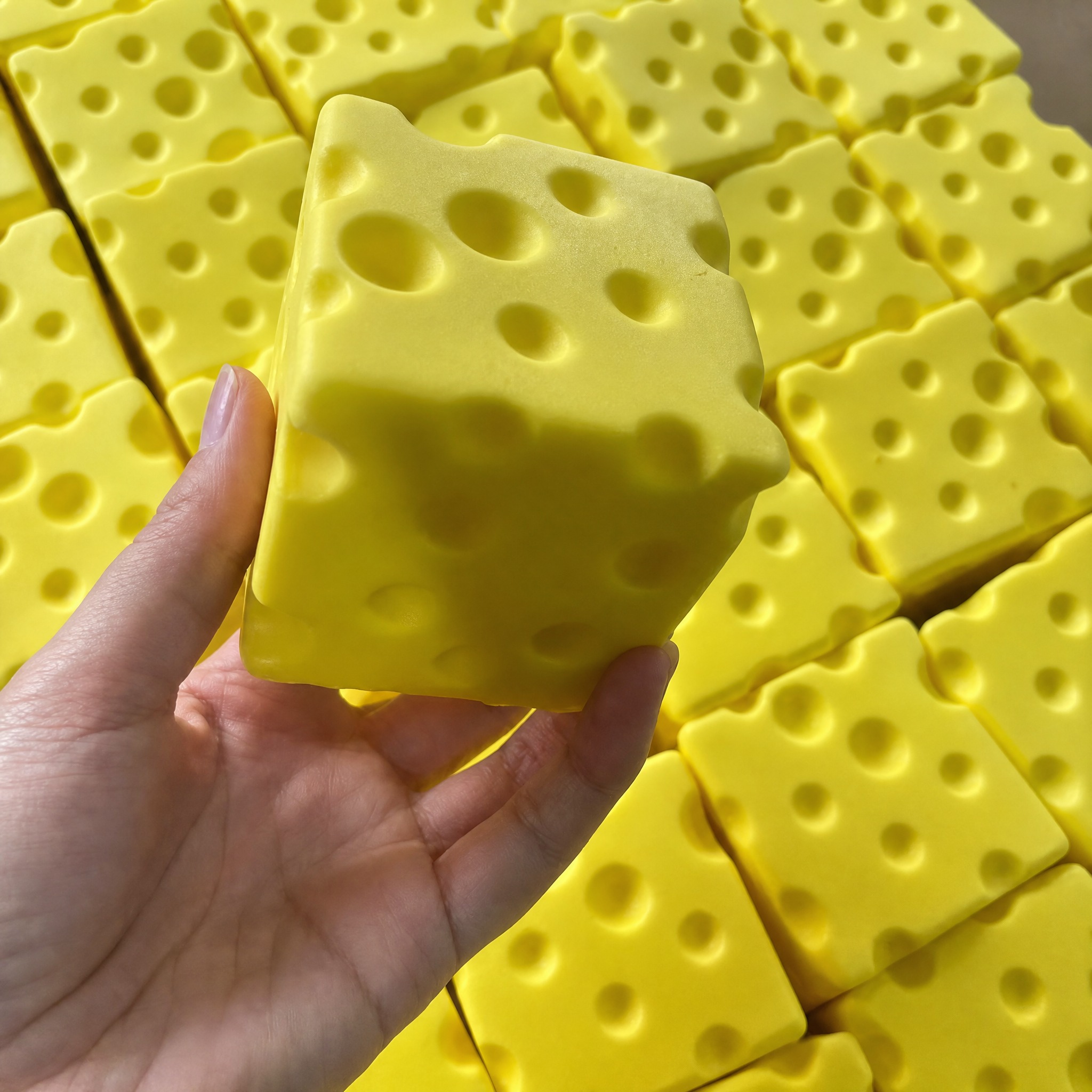 产品精修，锁定原图背景与场景，不去底不换背景，保持原背景光影、… - 图片创意预览