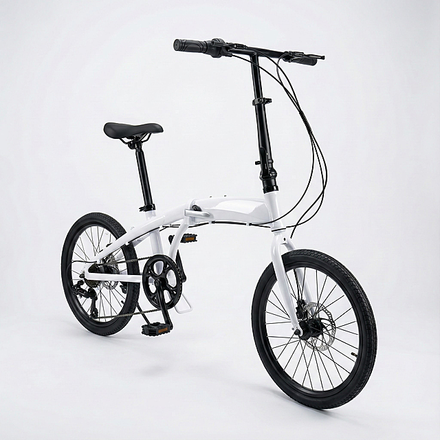 提高精度，把车变得质感有光泽，不要改变车本的颜色