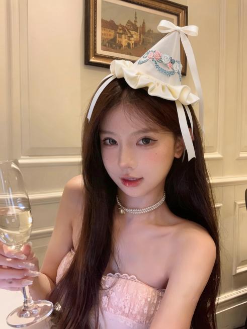 图一女生戴的生日帽换成图二，保持图片1440:1920预览效果