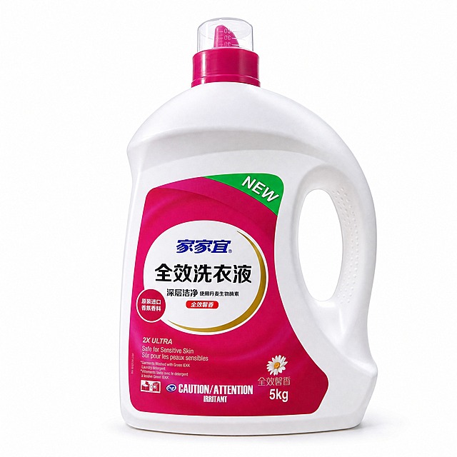 产品精修, 产品置于纯白背景上, 专业商业棚拍光, 5500K标准中性白光, 轮廓光, 体积光, 曝光正确, 强烈真实立体感, 标准透视校正, 正常透视焦段, 保持同类机位, 接地处保留干净浅淡的自然接触阴影, 严禁大片投影、脏灰阴影和悬浮感, 主体居中, 商品完整入画不裁切, 商品外轮廓视觉体量约画面60%-80%, 四边均匀留白约10%-20%, 严禁满幅铺满与贴边顶满, 极致超清画质, 细节清晰锐利, 商业级实拍质感, 保留原图真实材质与结构细节, 明显提升商品表面洁净度, 清理灰尘、污渍、指纹、油污、胶痕和霉点, 让表面从脏旧发闷变为干净可售卖状态, 修复表面、边角、侧边、凹槽、缝隙和底部的黑影、灰脏、暗角、发黑暗块, 浅色区域干净明亮但保留自然体积阴影, 严格锁定原图商品颜色, 保留原图偏米白、奶油白、暖白、浅灰白的颜色倾向；严禁提白、漂白、冷白化、去色或融入白底, 锁定原图商品轮廓、件数、部件位置、连接关系、标签文字和可见功能细节，只做精修不重绘结构, 瓶身、泵头、喷头、瓶盖、瓶肩、标签和外盒结构与原图一致, 瓶身文字与 Logo 零改写, 禁止改变瓶型、盖型、泵头方向或标签排版, 亮面塑料质感, 高光明确, 曲面反光顺滑, 表面光洁, 前侧视图, 比例1:1