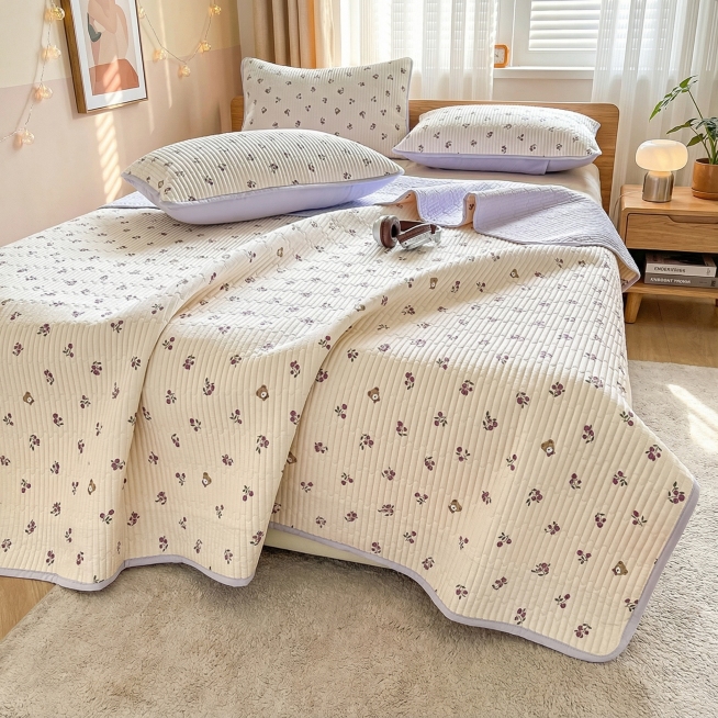 不改变床品所有细节 为图中床品生成现代温馨活泼卧室场景预览效果