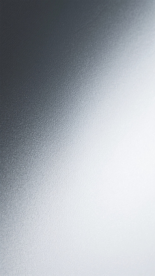 一张展现高级感的磨砂质感银色金属背景图，表面布满细腻均匀的磨砂纹理，整体呈现出从左上角到右下角的柔和渐变光影效果，左侧为深银色，右侧为亮银色，光线过渡自然，营造出简约、现代且极具质感的氛围，画面干净纯粹，无任何文字和图案元素。
