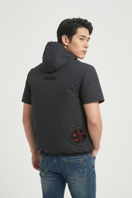 图2模特换成背部展示动作，衣服用图1的预览效果