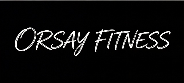参考上传图片的纤细签名手写风格，设计文字"ORSAY FITNESS"，采用纤细流畅签名式连笔手写体，笔画纤细有自然书写笔触感，整体单行横向排列带柔和弧度，白色文字，纯黑色背景，保持文字完整可识别，十三个字母不增不减，和参考风格一致。
