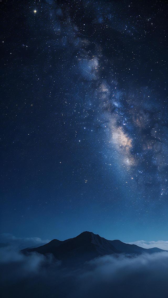 古风浪漫深情星河，深蓝色星河背景，璀璨银河从画面顶部倾泻而下，远山剪影隐于云雾中。画面中央位置留白，仅由星光与星云构成流动感。色调以深蓝、藏青为主，点缀少量金色星光。画面空灵、宏大，无任何文字