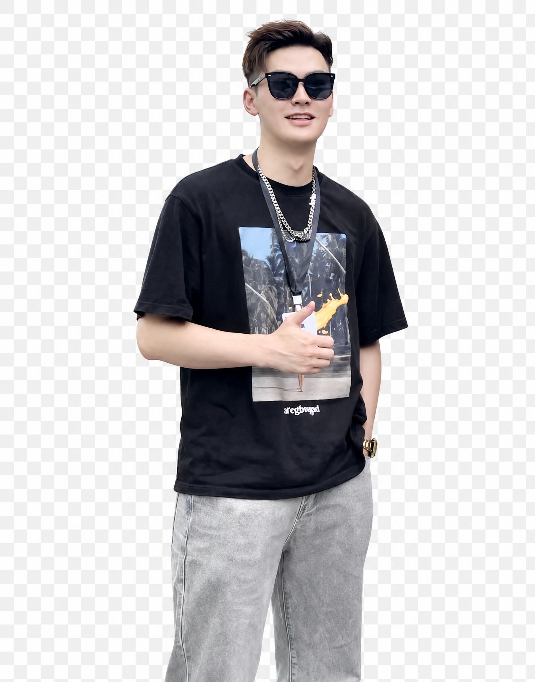 高清摄影质感，保留人物原有姿态、服装、配饰和墨镜，人物皮肤美白… - 图片创意预览