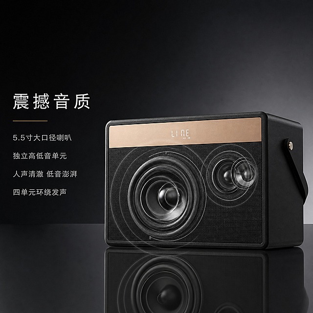 [主图-3] 产品证据-音质结构，展示5.5寸大喇叭与独立高低音发声单元的结构证据。
[统一基调] 风格=极简轻奢高级商业摄影；主色=深灰科技感背景；强调色=香槟金（仅细线与重点词）；标题字=纤细无衬线粗体 字间距宽松；正文字=简洁无衬线体；组件=无卡片，只用极细声波线示意；光影=侧逆光勾勒轮廓 正面补光。
[画面] 产品居中偏右，占画面约45%，正面偏侧角度。正面网罩做半透明处理，隐约可见内部5.5寸大喇叭结构和高音单元，喇叭前方有3-4圈极细的浅灰色同心圆声波线条，极简示意。产品放置在深灰色反光台面上，底部有清晰倒影。背景为深灰到黑的渐变，高级科技感。
[光影质感] 侧逆光勾勒产品顶部和侧面轮廓，正面柔和补光保证产品信息面清晰，台面有镜面反射，质感高级。
[配色] 背景=深灰黑渐变；产品=黑+香槟金；文字=白色主标题+浅灰副标题；强调=香槟金细线。
[文字版式] 画面左侧文字区，主标题"震撼音质"（白色大字 字间距宽松），下方极细香槟金横线分隔，再下方4行卖点左对齐："5.5寸大口径喇叭"、"独立高低音单元"、"人声清澈 低音澎湃"、"四单元环绕发声"（浅灰色 行间距大）。全部横排，左对齐，大量留白。
[输出要求] 比例1:1方图，2K分辨率，产品结构清晰，声波示意极简不夸张，文字清晰可读。负向：变形 错字 模糊 悬浮 彩色声波 发光效果 电路板 卡片 竖排文字 绝对化用语 平台Logo 水印。