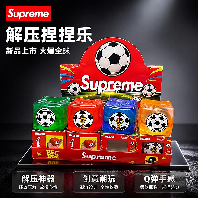 [主图-1] 足球Supreme捏捏乐解压玩具首图，潮玩展示场景。
[氛围风格] 潮流街头潮玩风格，抖音兴趣电商吸睛氛围。
[画质] 商业摄影质感、光线柔和通透、产品清晰真实、画面干净高级。
[元素] 四个不同颜色（绿/红/蓝/橙）的透明方块捏捏乐玩具整齐陈列在红色包装盒上，产品居中放置。保留产品原有的足球logo设计和Supreme品牌标识放置在左上角安全区域，不遮挡产品主体。保持捏捏乐玩具外观（物理结构、材质质感、颜色）与输入产品图绝对一致，杜绝任何变形和色差，精细化处理。商品主体占比严格控制在70%左右，画面满屏无边框。背景为简约潮流深色展示台，点缀浅灰色渐变光影，突出产品的透明果冻质感。
[光影] 正面柔光为主光，侧部补光勾勒轮廓，透明材质产生通透高光，背景虚化突出产品主体，光影层次分明，无硬阴影。
[配色] 主色调为产品本身的红绿蓝橙透明色，背景为深灰渐变，文字采用白色粗体，对比清晰。
[视角构图] 平视45度斜拍，产品为绝对视觉中心，景深适中，产品完整不裁切。
[文字版式] 左上负空间左对齐留安全边距，大字文案为"解压捏捏乐"，白色最大号粗体无衬线；辅助短句为"新品上市 火爆全球"，约半高，同白色。底部三列卖点：第一列「解压神器」第二列「创意潮玩」第三列「Q弹手感」，上层短句同字号下层说明同字号，上层更粗，白字与半透明深灰底形成强反差，现代无衬线排版。
[输出要求] 1:1比例，文字清晰锐利，超高清商业摄影质感。
[负向提示词] 变形，文字错乱，产品图模糊，背景杂乱，水印，电商平台Logo，绝对化违禁词，大牌侵权元素。