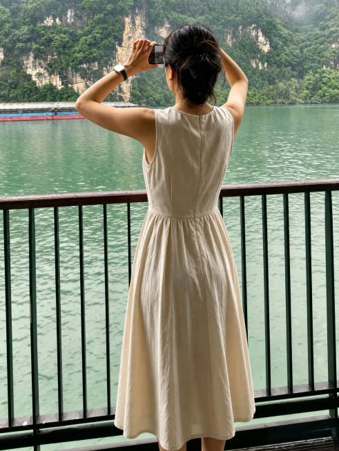 将图片分辨率调整为宽度3072px，高度4096px，保持原画面内容不变，提升画质预览效果