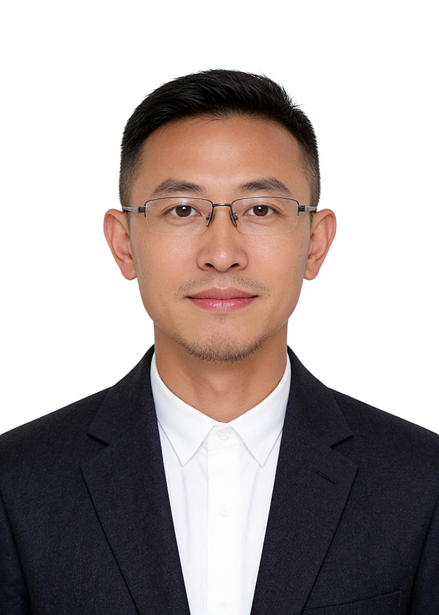 保留第一张图中人物发型､脸型､年龄特征生成标准样式纯正面证件照;人物主体严格居中,头部大小与位置严格对齐第二张图,双肩水平平衡,面部中轴线对齐画面中心,正视前方;标准证件照构图,人物绝对居中;头顶上方距离上边缘高度10%,下巴距离画面下边缘高度30%,人物主体占比约68%;肩部平展与画面水平轴平行;头部占比严格对齐第二张图;提亮肤色,消除暗沉,清透裸妆,隐形毛孔,均匀肤色,唇色自然提亮;肤色白皙细腻,肤质呈现匀净哑光质感(自然白皙);轻透裸妆+重点提亮;唇色润泽(半哑光质地);眼神澄澈,看向镜头,气质自信,嘴角微微上扬表情自然;耳廓可见度一致;肩部平展,肩线与画面水平轴平行;头肩比例协调呈现;免冠,不戴帽子,无头饰,无发带,柔和正面顺光均匀柔光,面部明亮无硬影,背景均匀提亮,画质清晰,零噪点降噪;面部清晰;背景亮度均匀统一;高清锐利画质,细节清晰可见;零噪点处理;色彩还原自然,均匀柔和布光,无明显阴影,面部光影干净,柔光正面打光,自然光影过渡,皮肤质感细腻,哑光质感标准焦段50mm,纯正面,入境范围头部至胸部以上区域,F/4光圈(兼容F/2.8-F/4区间),平视视角(镜头与人物视线完全齐平),正视视图;人物绝对居中(居中构图),位于画面中心;严格限定标准证件照规格;视线水平(瞳孔连线与画面水平线平行);双耳对称露出,双肩水平且平衡,头部占比严格对齐垫图,禁止大头照(画面铺满画布,无边框留白);专业证件照质感,高清人像质感,细腻皮肤纹理,严格按照第一张图内容生成,分辨率4K,身着深色精纺羊毛混纺面料的深色西装外套,平驳领增加正式商务感;内搭纯白色衬衫,佩戴眼镜,眼镜无反光,保留胡子,去除包包,去除背带/肩带,去除胸前装饰,极简纯色白色背景,背景亮度均匀且统一(哑光质感),禁止裁切头顶,禁止额头被截,禁止超大头,禁止主体溢出画面,禁止偏头/倾斜,头顶上边距8-10%, 头部高度60-68%, 双眼高度56-58%, 严格对齐第二张垫图,画面比例5:7