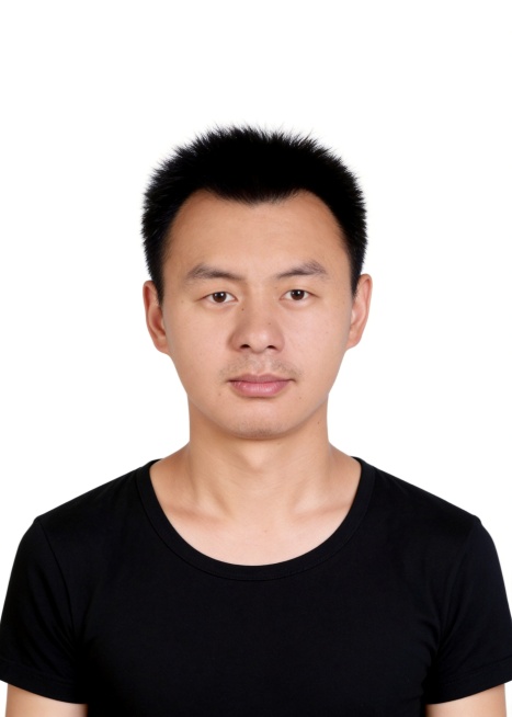 保留第一张图中人物发型､脸型､年龄特征生成标准样式纯正面证件照;人物主体严格居中,头部大小与位置严格对齐第二张图,双肩水平平衡,面部中轴线对齐画面中心,正视前方;标准证件照构图,人物绝对居中;头顶上方预览效果