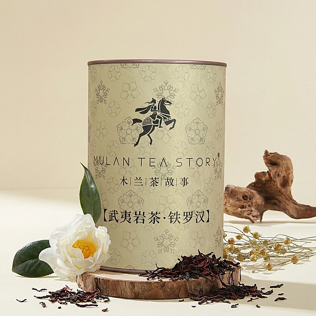 图1融入图2，添加点红茶茶叶点缀，花小一点，茶罐小一点