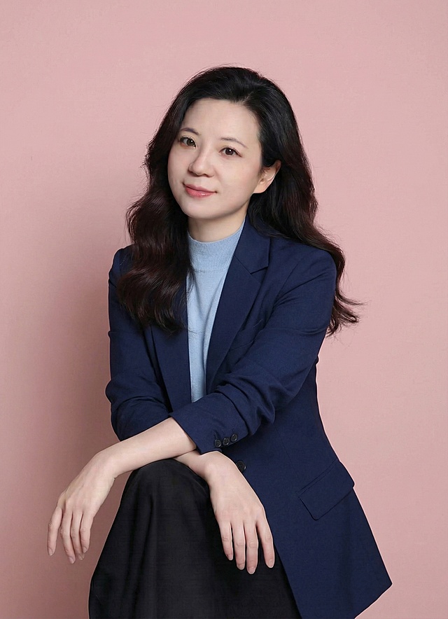 衣服改成蓝色，背景改成粉色