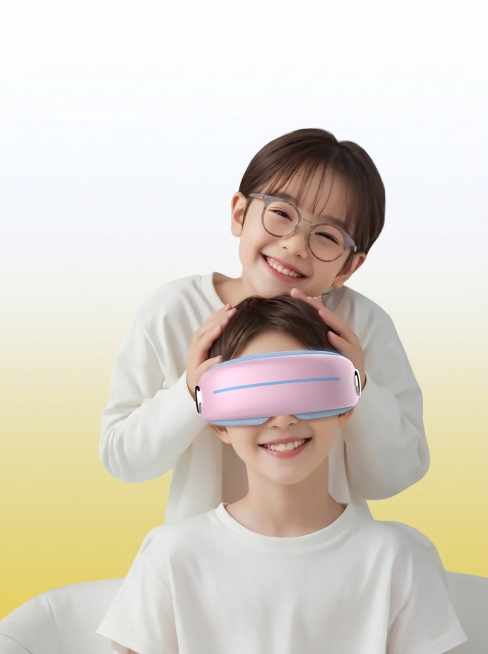 保留图片中的两个女生和护眼仪不变，去掉图片中所有文字和logo，保持人物和产品的原有姿势和构图不变，生成尺寸为750x1000预览效果