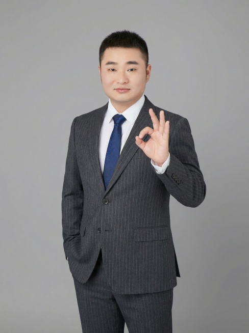  双手交叉抱胸站姿
单手托腮桌面坐姿
单手搭椅背侧身坐姿
胸前比OK手势站姿预览效果