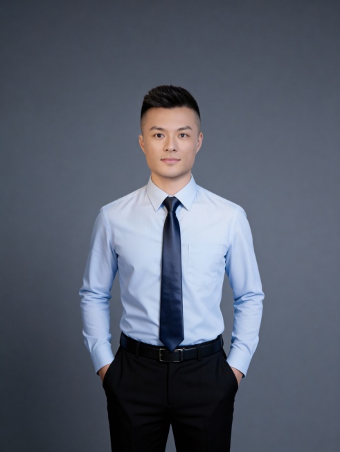 参考第一张图保留人物脸型､发型､年龄等特征生成职场形象照,参考第二张图人物占位和比例,标准焦段50mm,F/4光圈(F/2.8-F/4区间),平视视角(镜头与人物视线齐平);人物占画面70%,人物居中预览效果