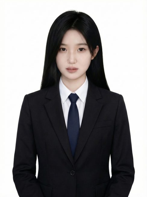 生成完整露出人物上半身的证件照预览效果