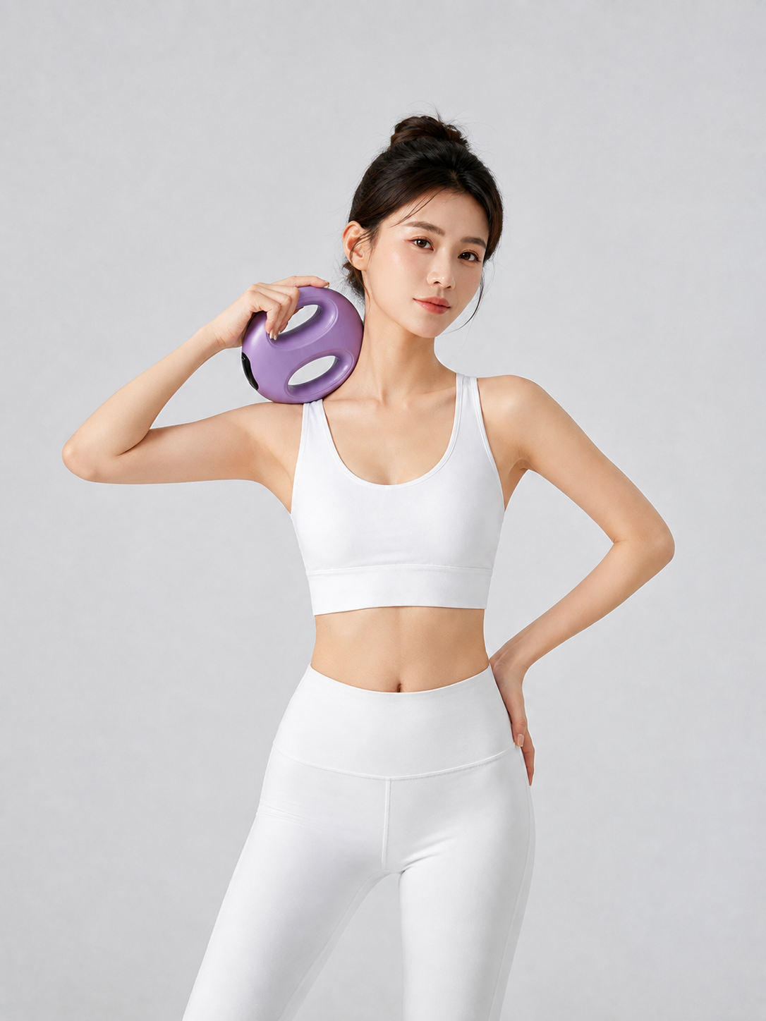 将图2中的美女替换为图1的美女（黑色头发盘成丸子头，面部特征与… - 图片创意预览