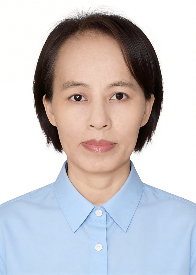 保留第一张图中人物发型､脸型､年龄特征生成标准样式证件照;参考第二张图的人物占位和比例;标准焦段50mm,纯正面胸像,提亮肤色,消除暗沉,轻度美颜,清透裸妆,隐形毛孔,均匀肤色,唇色自然提亮;头部发型完整,肤色白皙细腻,纯正面,头顶至上边缘有10%的距离,入境范围头部至胸部以上区域;人物居中,下巴距下边缘约30%,肩部平展,人物占比约画面的70%;柔和正面顺光均匀柔光,面部明亮无硬影,背景均匀提亮,画质清晰,零噪点降噪;表情自然,嘴角微微上扬,面部清晰(脸部无遮挡);去除人物之外的所有元素,身穿淡浅蓝色翻领衬衫,白色纽扣,款式经典正式,面部亮度高于背景10%;纯净白色纯色背景(呈现均匀柔和质感),肤质白皙细腻呈现匀净哑光质感(自然暖调白皙);轻透裸妆+重点提亮;底妆轻薄服帖;淡妆:极细内眼线+浅大地色眼影,唇色透亮润泽;背景光线均匀,明暗过渡柔和,强化色彩对比的高级感｡极简干净,严格按照第一张图内容生成｡