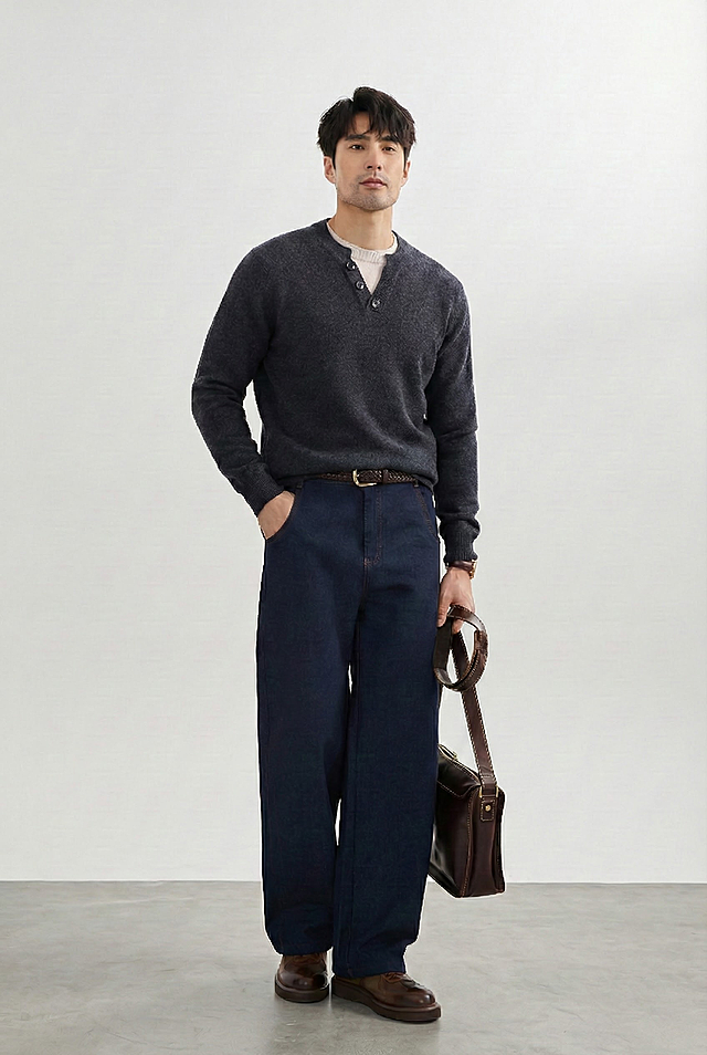 把这个模特的上衣穿到别的模特身上 输出画面为4K高精度画面，光线自然柔和，地面替换为灰色，背景白色