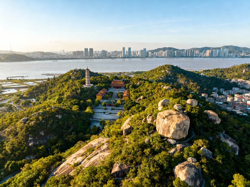 再生成两张体现汕头景点的图片预览效果