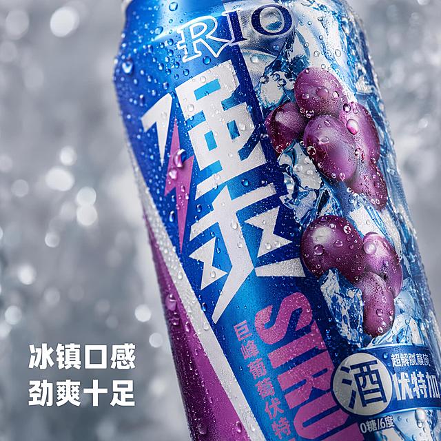 使用电商主图技能按照上面风格再生成6张比例1:1的电商主图，适配平台为淘宝/天猫，商品为「图片1」，商品卖点为强爽8度白桃伏特加鸡尾酒，高品质伏特加 搭配真实黑汁
