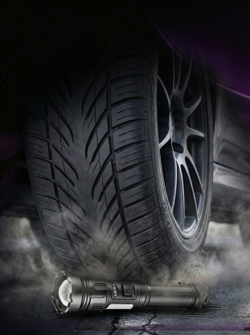 调整图片，让汽车轮胎呈现出即将碾压手电筒的状态，调整位置和透视关系，让整体画面自然协调，保留黑色手电筒、汽车轮胎、深色烟雾背景，保持产品质感清晰预览效果